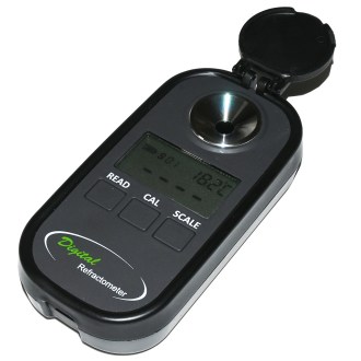 Digital honey refractometer