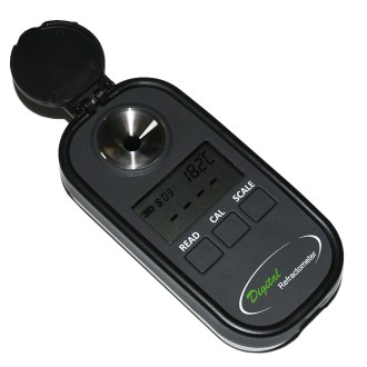 Digital honey refractometer