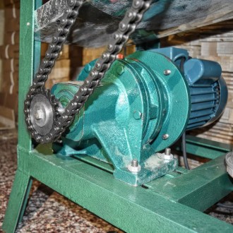 Electric foundation press