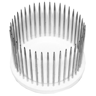 Needle queen isolation cage