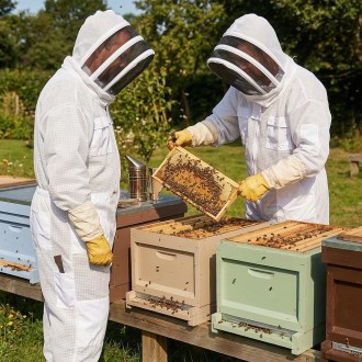 Vented bee suit with hood sizes.: S - XXL