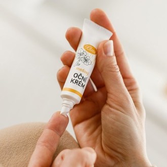 Eye cream with honey