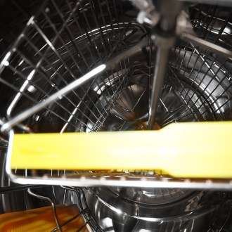 Mellarius MaxiLine D40 manual 3 frame honey extractor