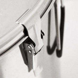 25 kg honey tank Mellarius OptiLine with stainless steel gate and sealing lid