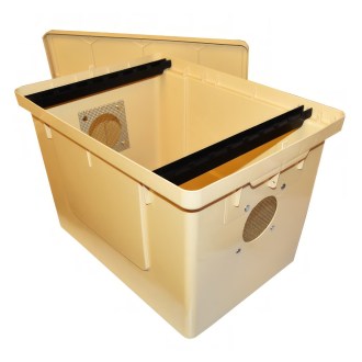 Universal ventilated box for 8 frames - plastic