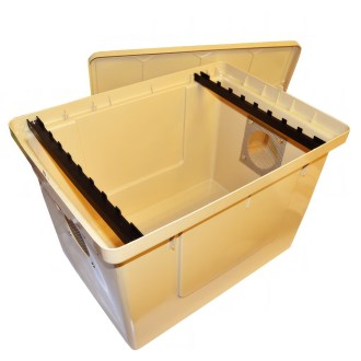 Universal ventilated box for 8 frames - plastic