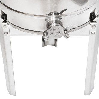 Stand for 100 kg honey tanks 