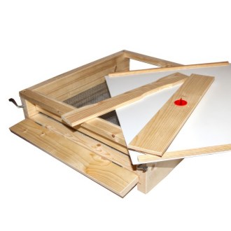 Fully screened varroa bottom board - Czechoslovak style