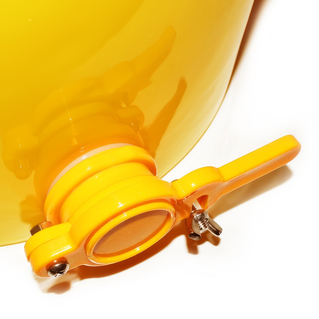 Honey tank 40 kg with valve - plastic